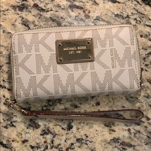 Michael kors wristlet wallet